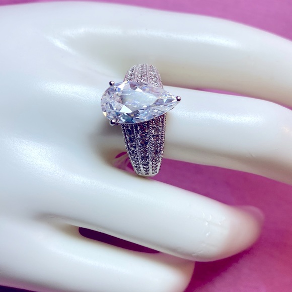 Vanna K for Bella Luce white Diamond Simulant Ring - Picture 5 of 10